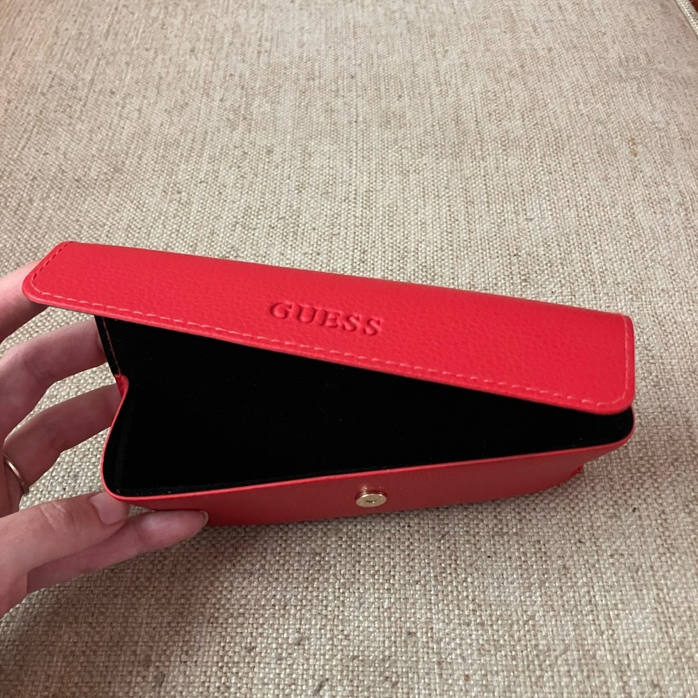 Guess red leather glasses case - Picture 2 of 4